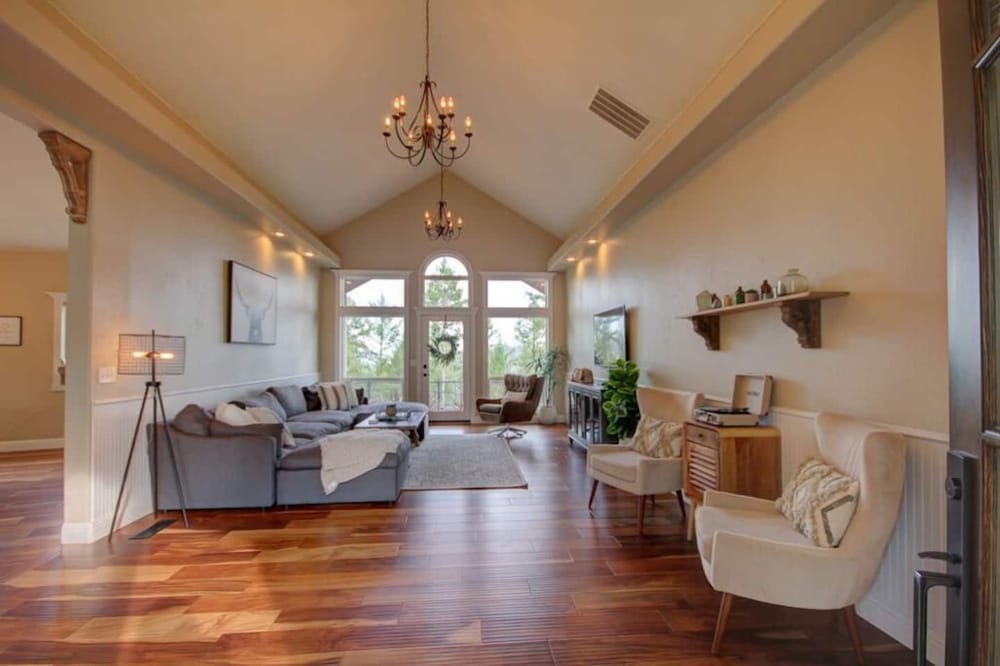 Jacksonville Mountain Retreat