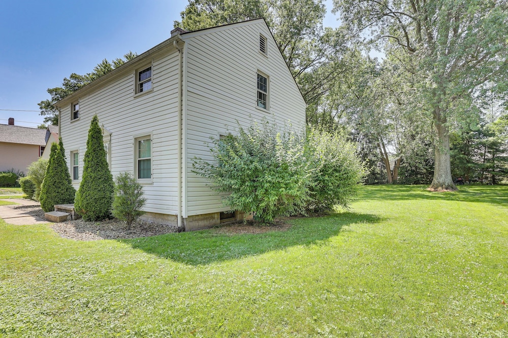 1 Mi to Dtwn Salem: Apt w/ Garage Access!