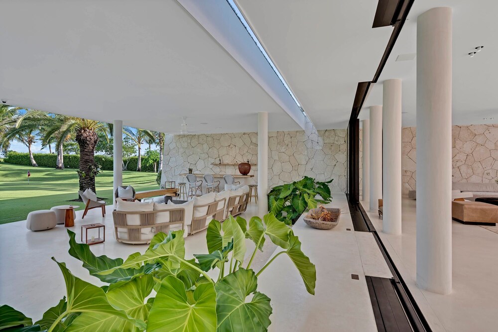 Magnificent 5BR Modern Tropical Villa With Pool