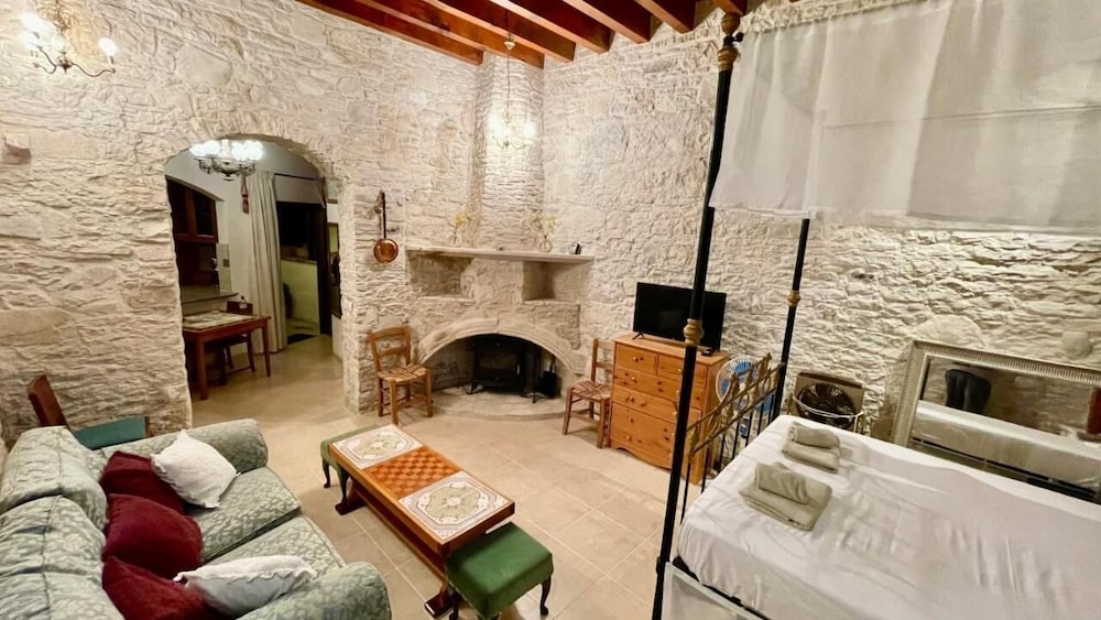 Juliet Studio Suite by TrulyCyprus