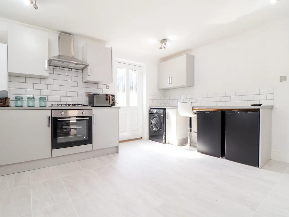 Alverton Cottage Gardens Penzance Parking Sleeps 6 view 2