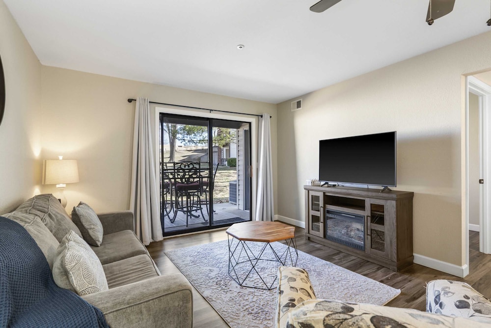 White Sands Village 214 Modern Condo for 4 w/ Enviable Ocean Views!