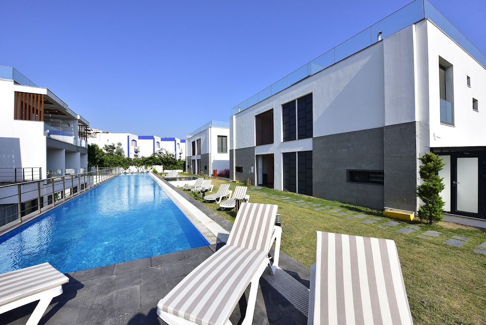 Ala Grand Residence