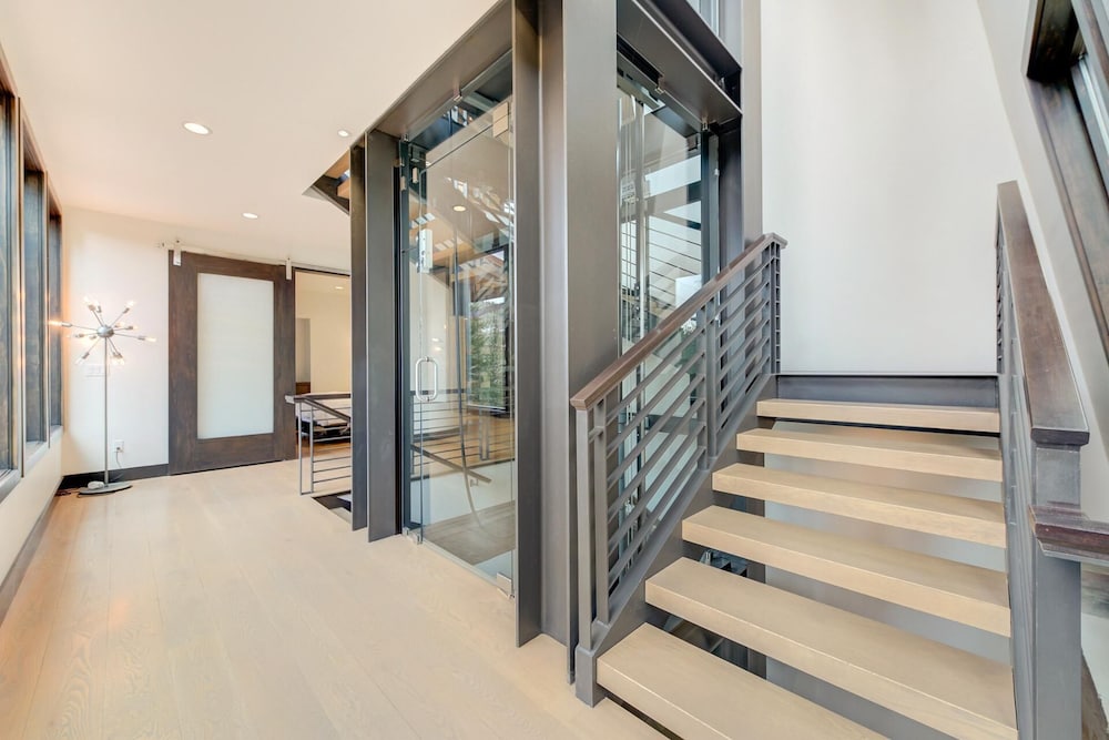 The Colony Walk To Slopes, Hot Tub, Parking KBM Resorts Walk to Slopes, Hot Tub, Parking 2 Homes, 9 Bedrooms Ml-2510