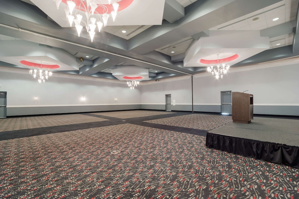 Statesboro Vacations - Quality Inn  Suites Conference Center Statesboro Historic District - Property Image 35