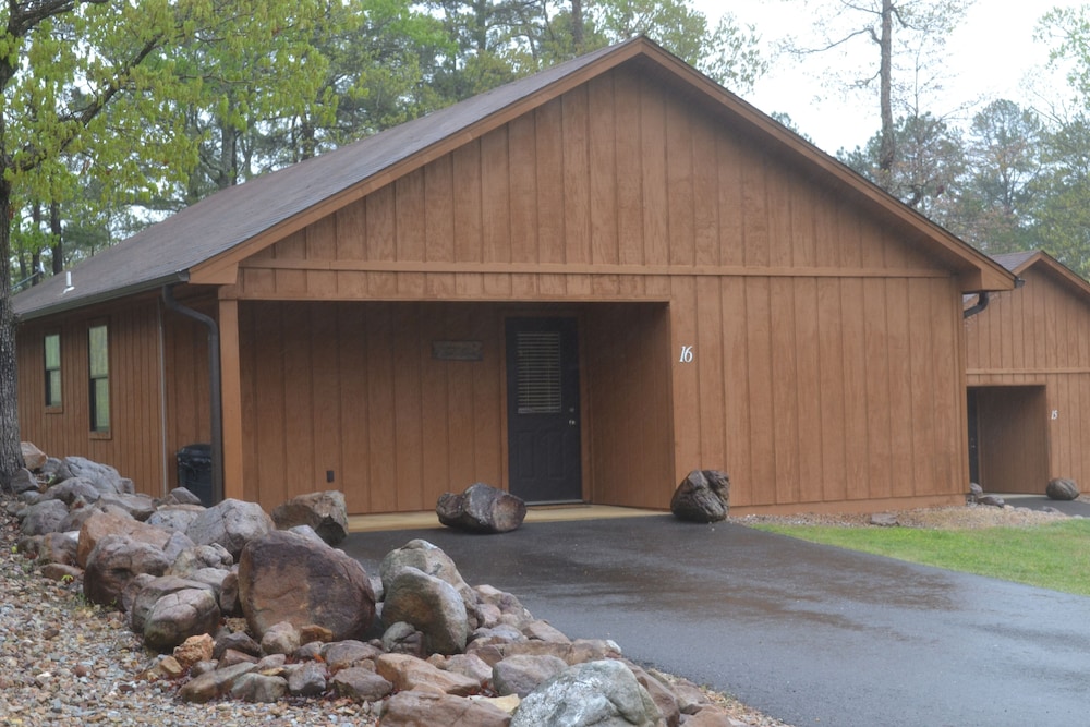 Hotel Echo Canyon Resort & Marina - Image 1