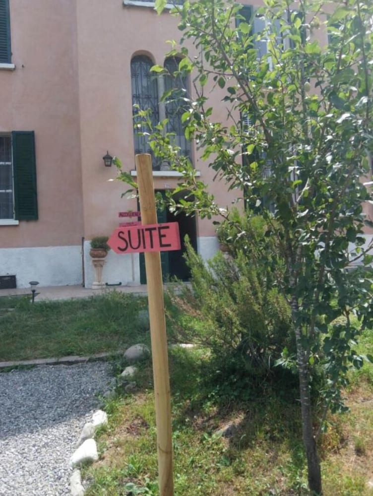NOTTE ROSA SUITES & RELAX