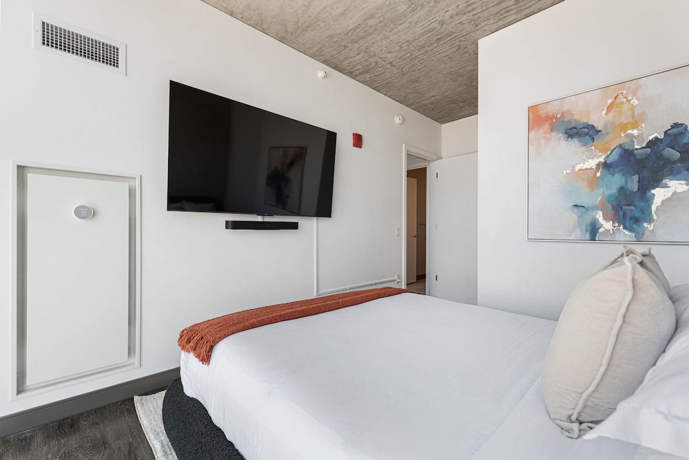 Cloud9 4apt in Building Fultonmkt The Cubist