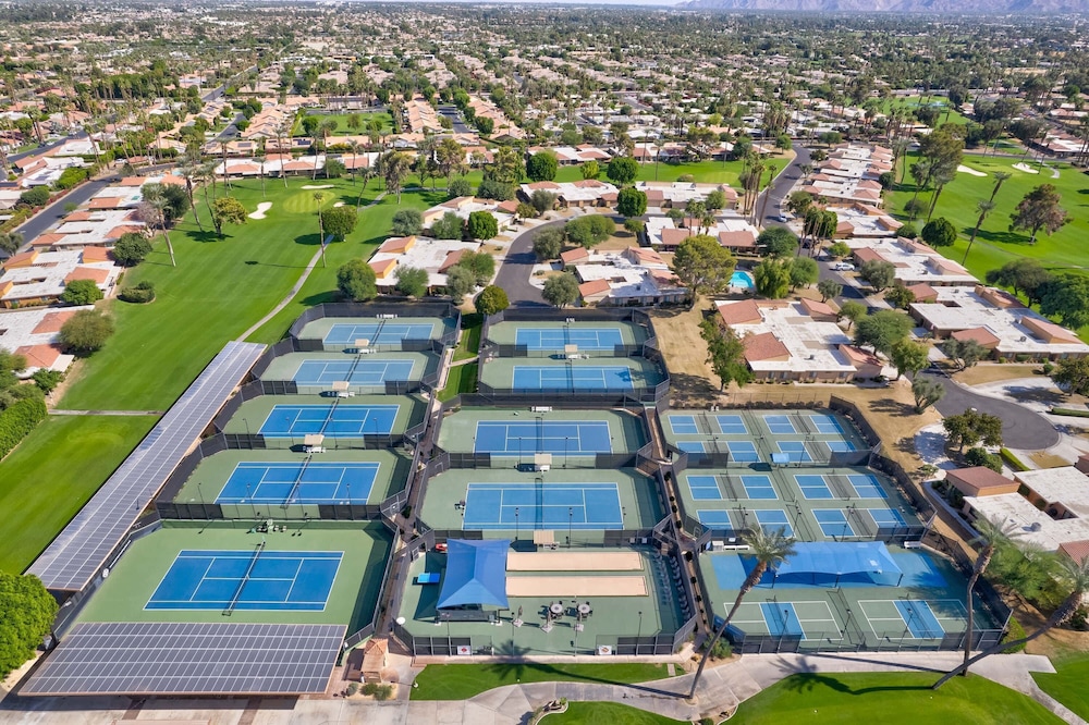 Designer Seville Condo w Golf Mountain Views