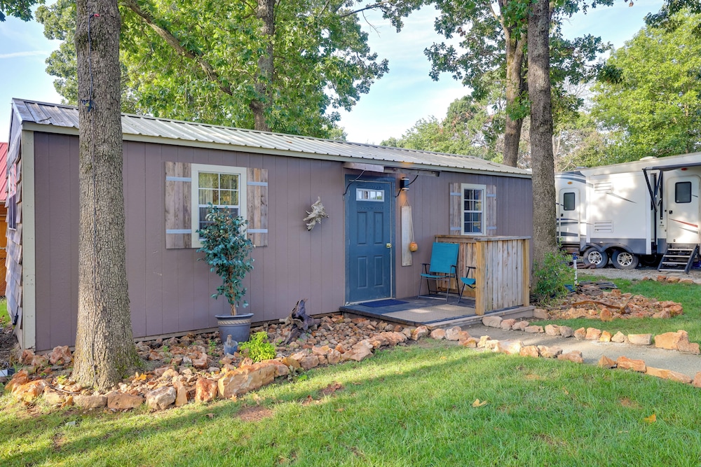 Walk to Grand Lake: Pet-friendly Grove Getaway!