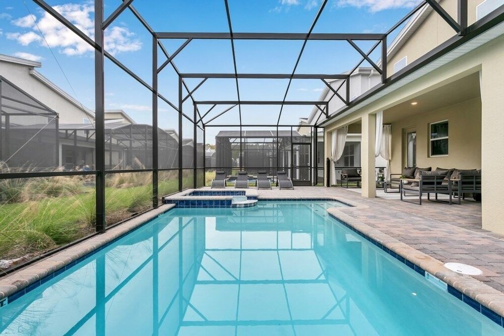 4552target 9 Bedroom Home