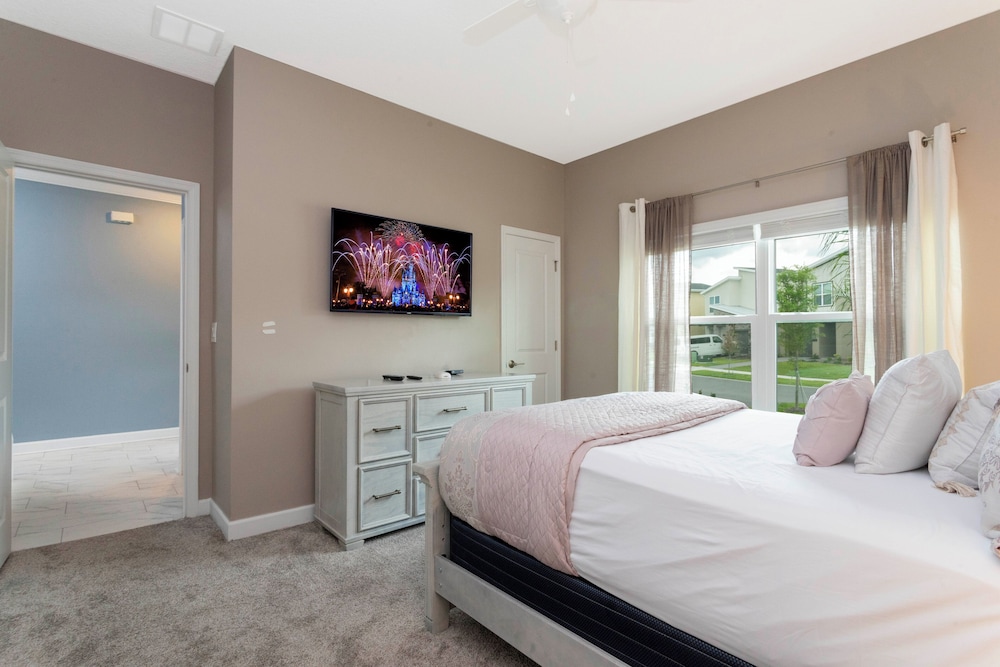 Gorgeous 4Bd Close to Disney w/ Pool @ Storey Lake 4243 - Image 4