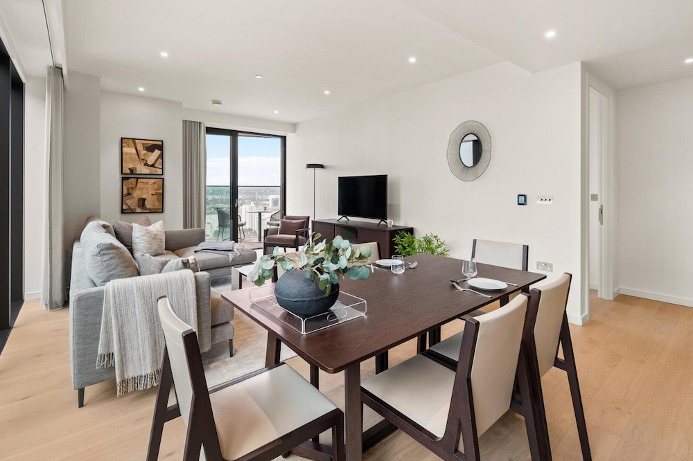 Luxury two Bedroom Apartment in East London s Docklands photo 5