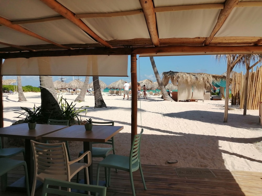 Los Corales Beach Village