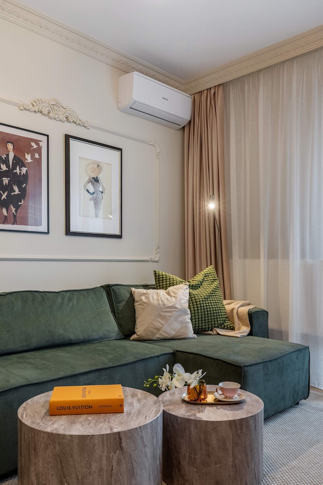 Parisian-Inspired 1BR in the Heart of Bucharest - Balcony, AC & Fully Equipped