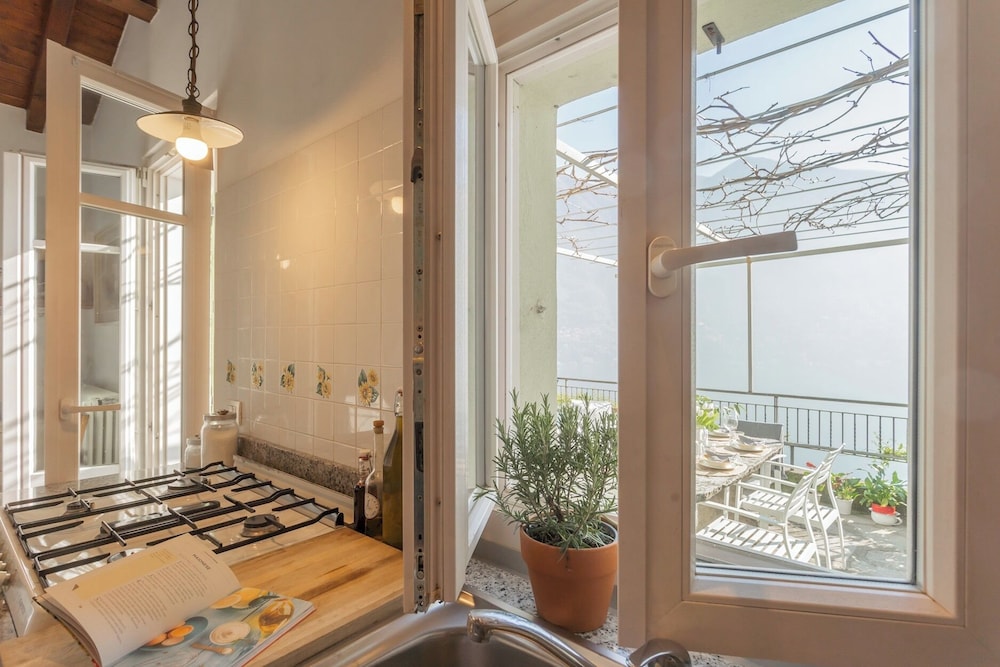 Giuliano's House - Amazing Lake View by Rent all Como