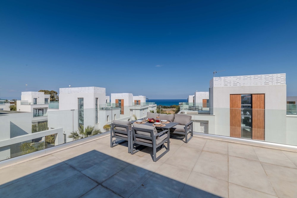 By The Beach - Aura Villa