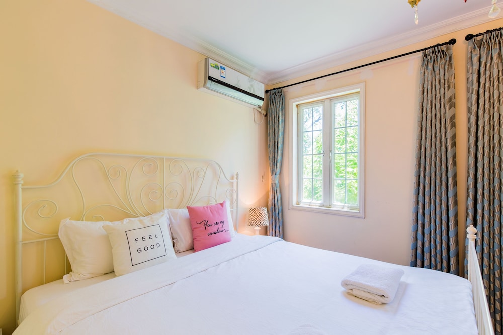 Cambridge Villa with 5 BRs