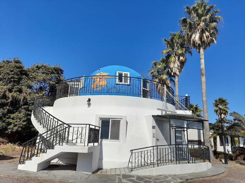 Lime Orange Vill Pension