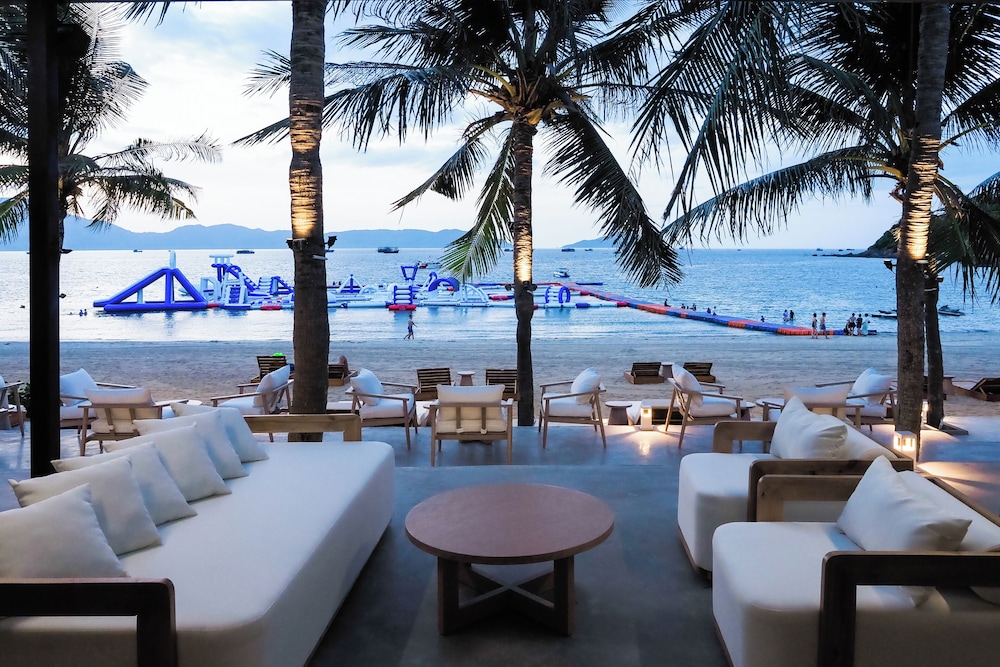 Bounce Beach Hotel & Tien Sa Resort