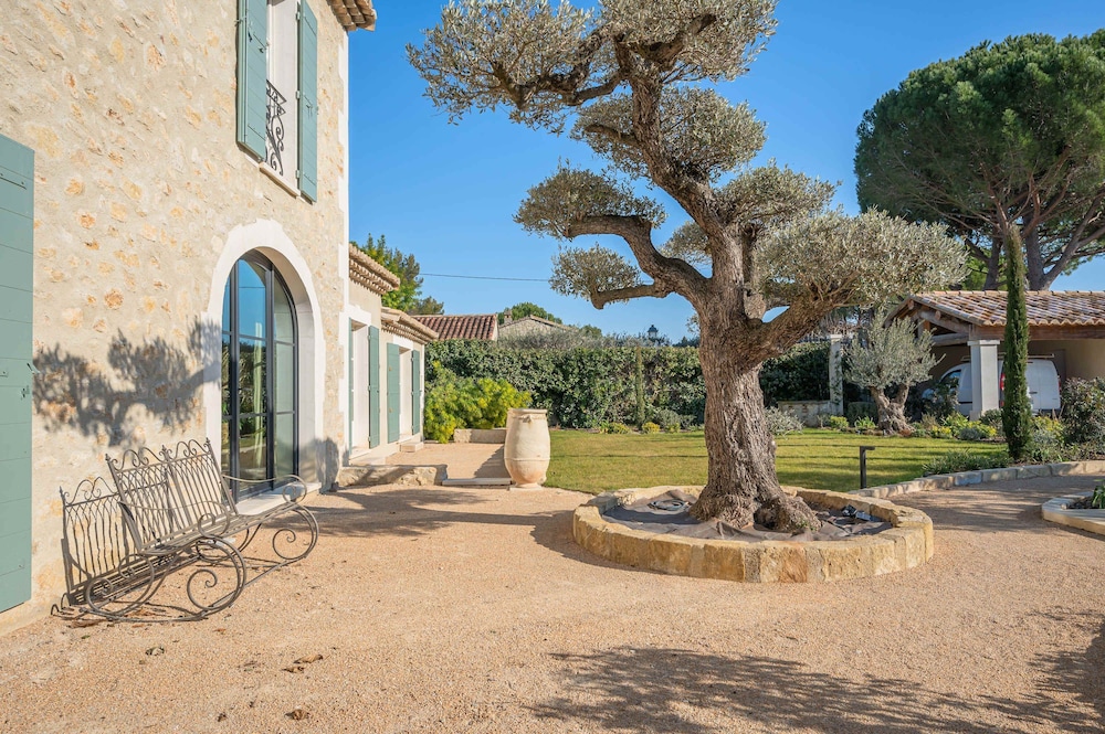 Villa Lou Panta Elegance and Comfort in the Heart of Saint-r My-de-provence
