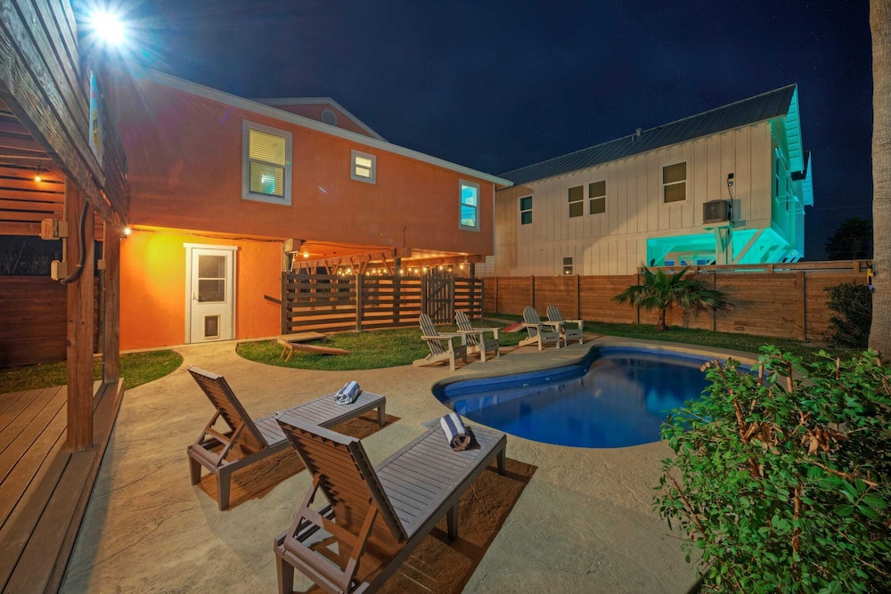 Coastal Retreat w/ Pool, BBQ & Sunset Views Beers and Sunshine by Avantstay