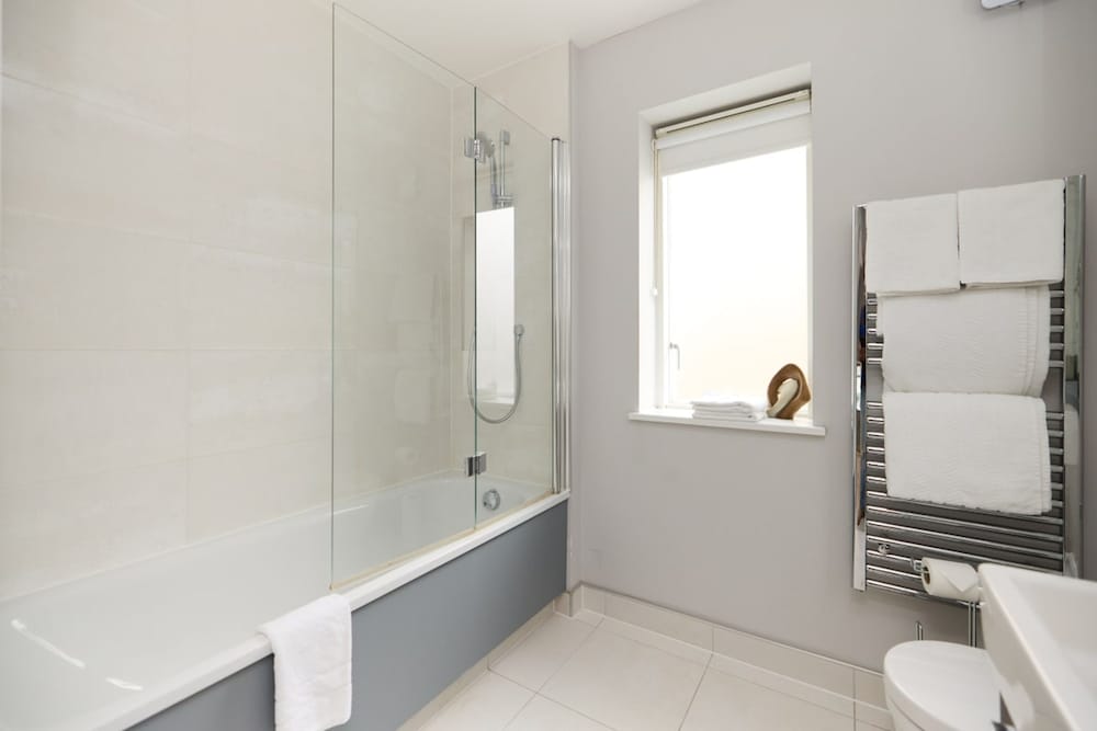 The Avery Hideout - Spacious 3bdr House With Rooftop Terrace