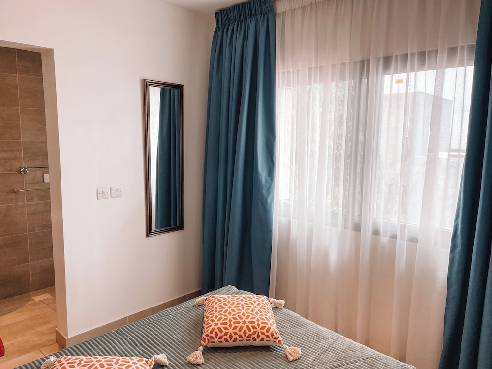 Sky Suites Airport