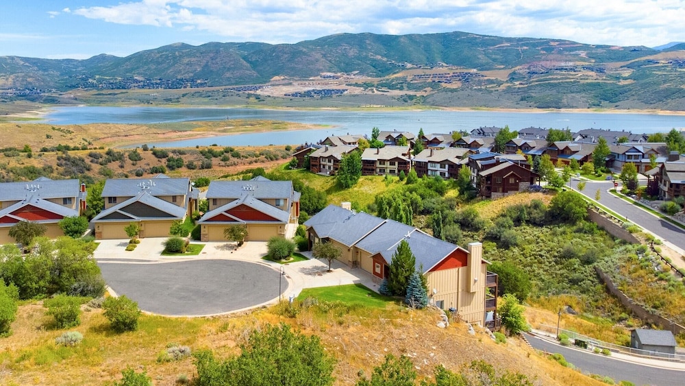 Lucky Bill by Avantstay Lake Views, 15mins to Park City Mtn view 5