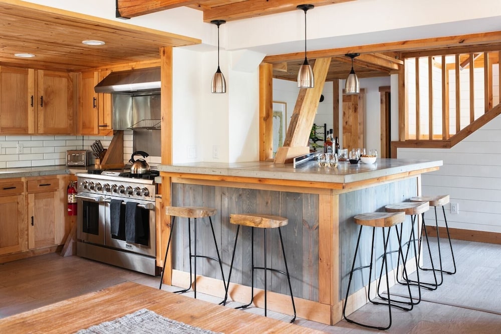 Timberline by Avantstay Stunning Chalet Cabin w/ Hot Tub, Pool Table Home Theater! - Property Image 24