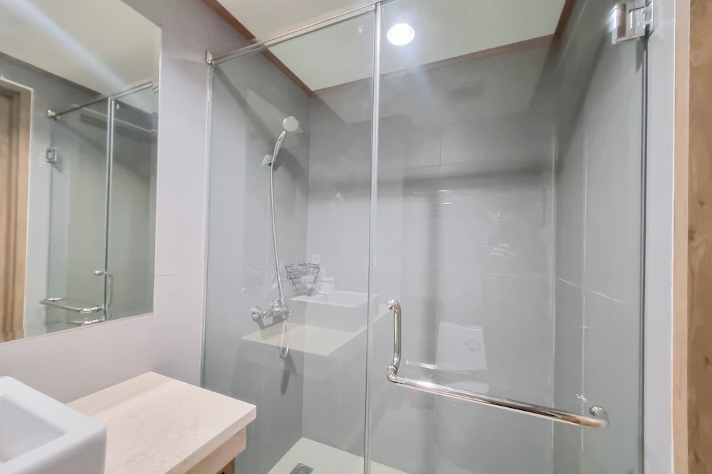 Warm And Minimalist Studio Apartment At Patraland Amarta