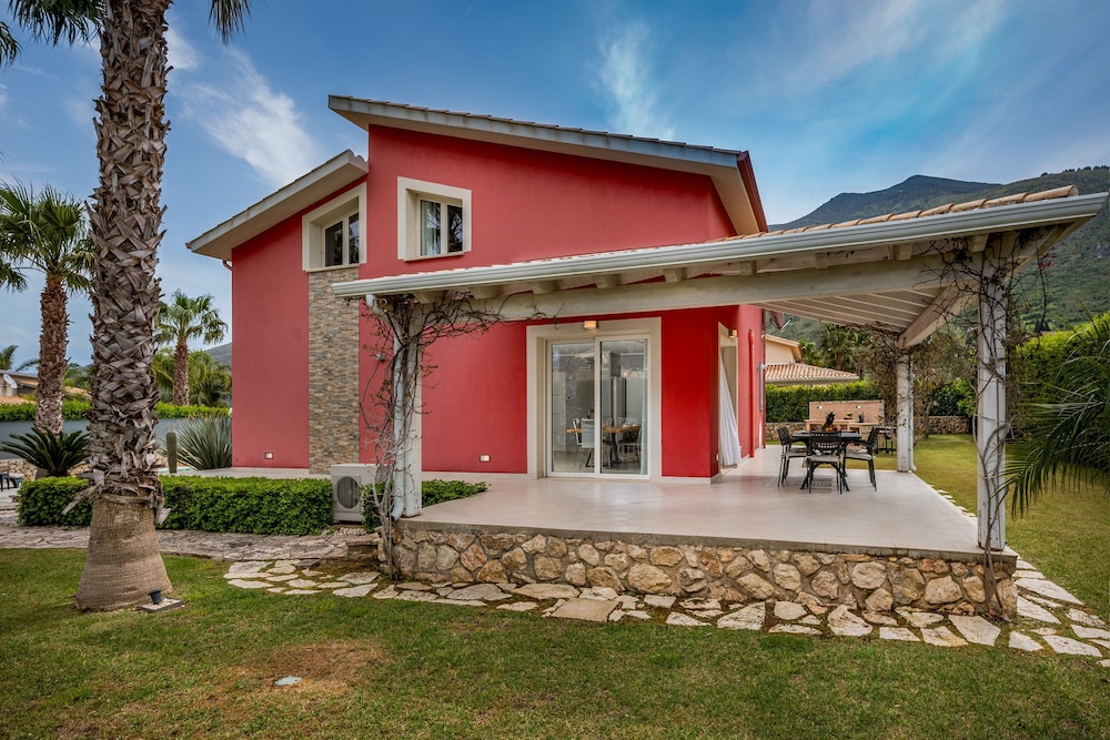 Villa Jacqueline con Piscina Privata 8 Posti Letto