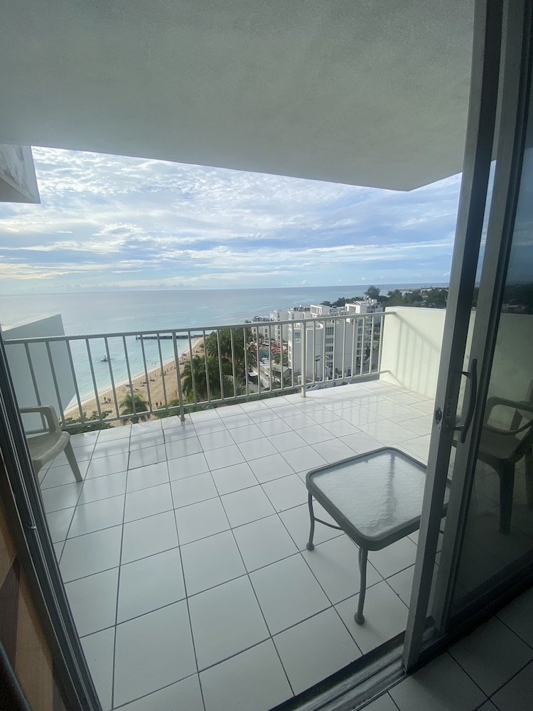 Hotel Montego Bay Club Apartments - Image 1