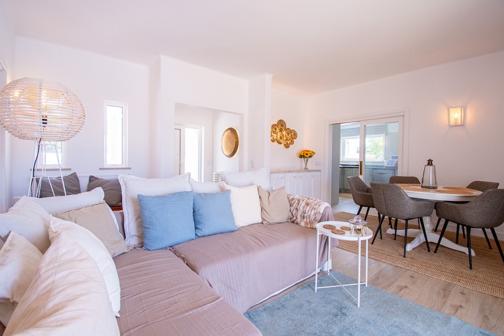 67 adm 3 Bedroom Villa Walking Distance to Carvo