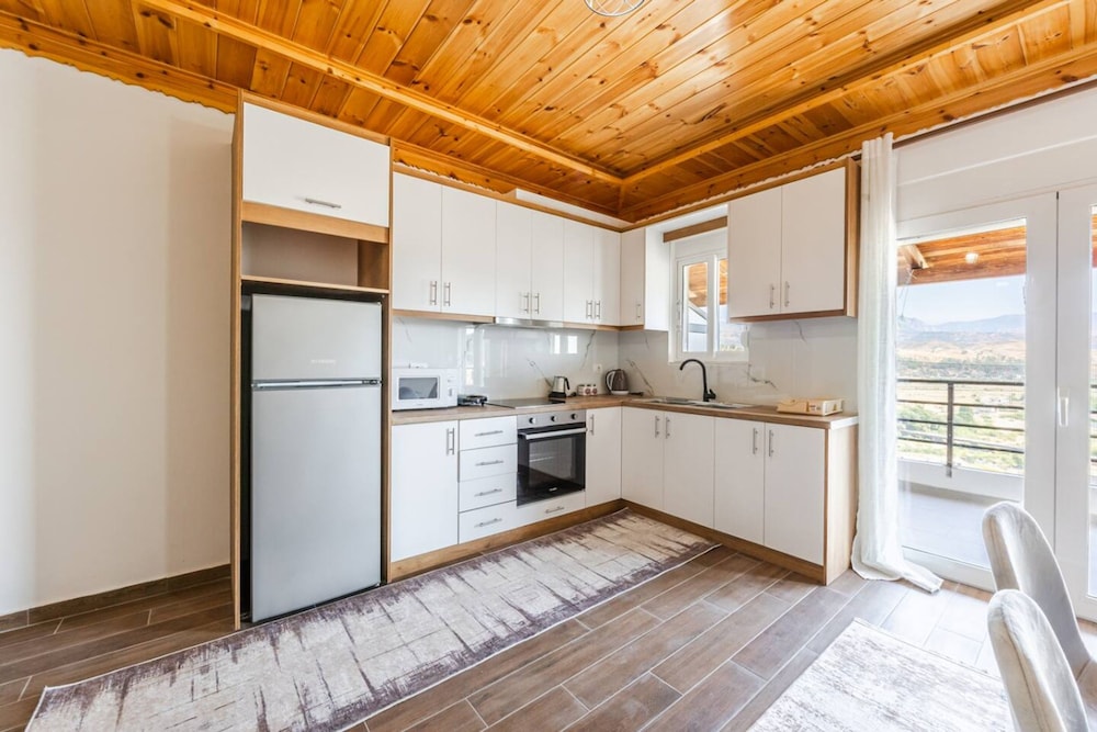 Hillside Apartment Gjirokast r 2