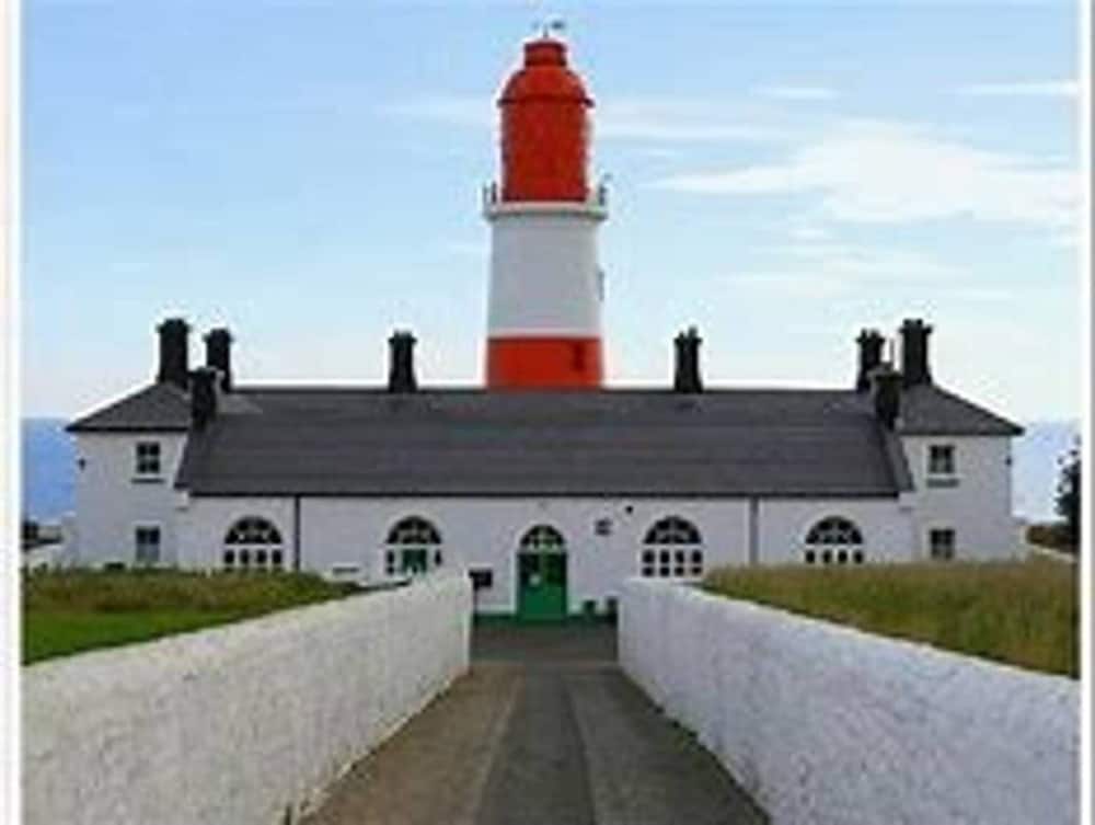 South Shields Vacations - South Shield's Emerald 2 Bed Apartment - Property Image 3