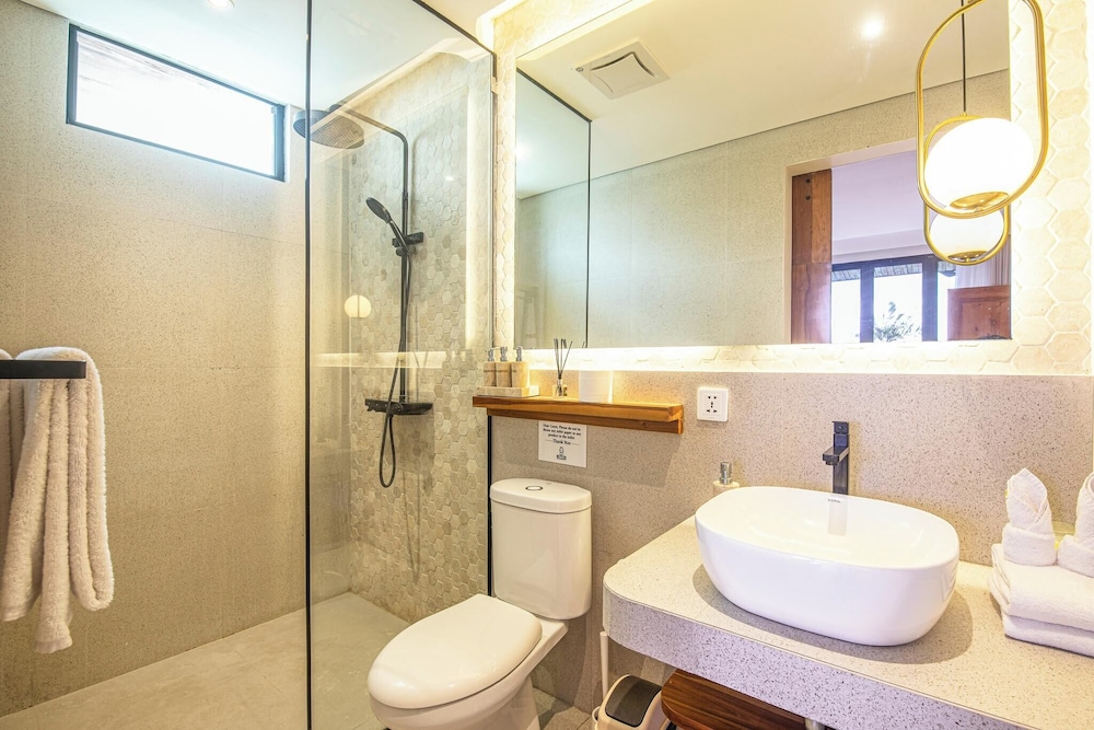 Chic 4-br Villa in Central Seminyak, Beach 5 Mins