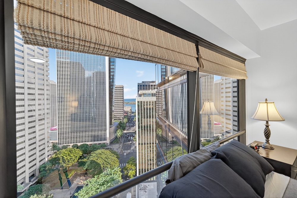 Chic Dt Honolulu Executive Condo 1 Bedroom Condo