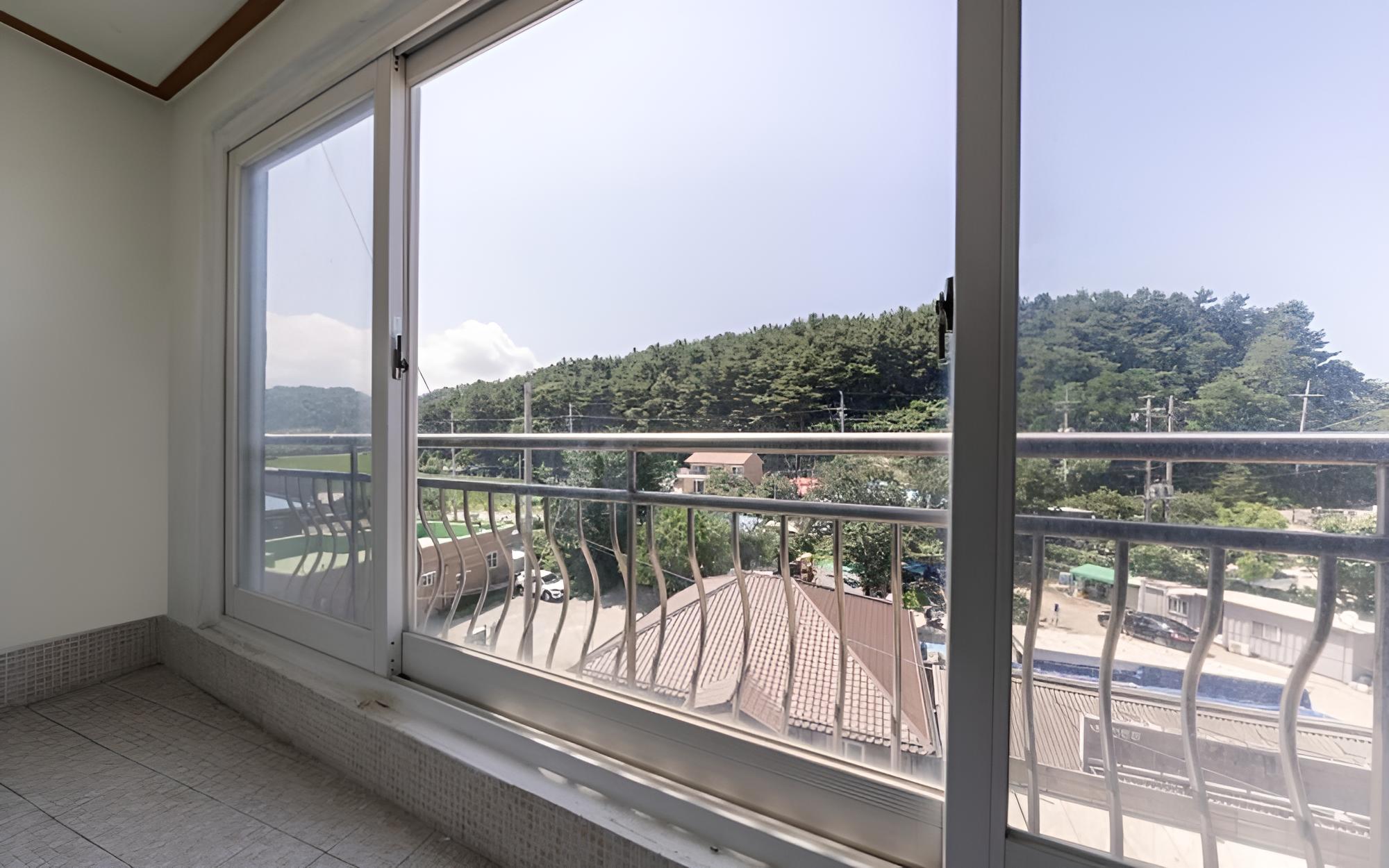 Yangyang Lovely Sea Condotel view 4