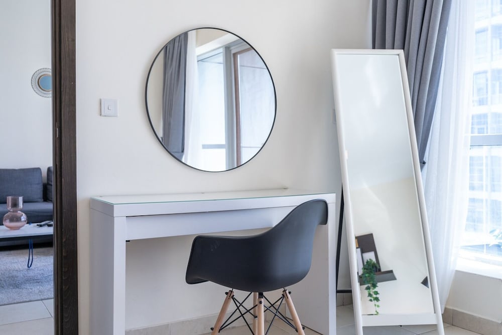 Refined 1BR Retreat in The Point Tower - Marina