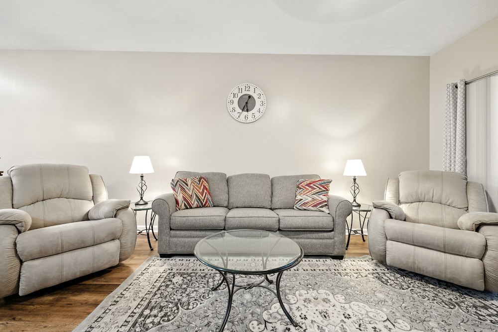 River Oaks 55e 2 Bedroom Condo