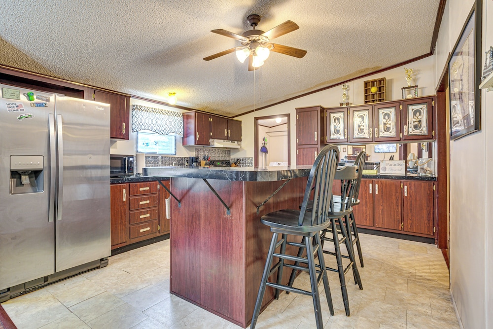 1 Mi to Lake Texoma: Peaceful Kingston Getaway