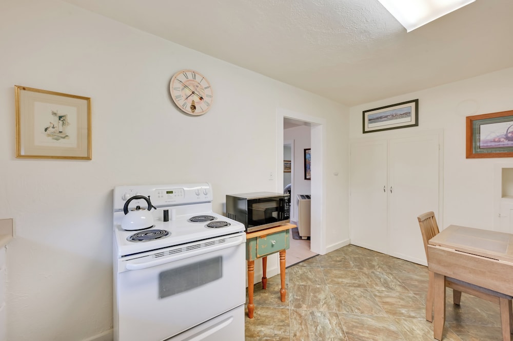 2 Mi to Fly Fishing: Bbq-ready Corvallis Apartment