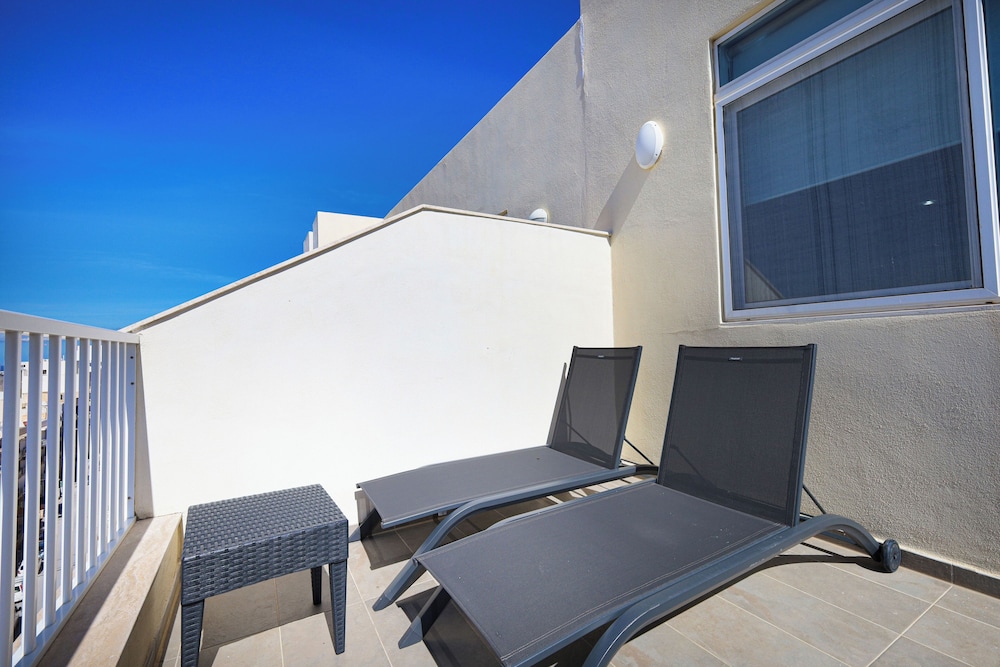 Serene 2BR Penthouse - Sea View Terrace