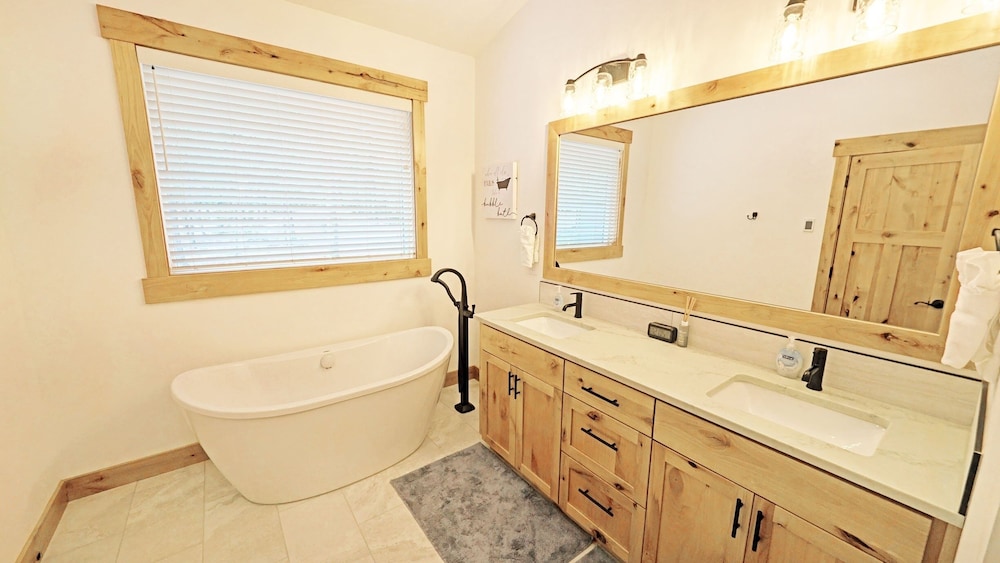 56593 Celestial Dr 4 Bedroom Home