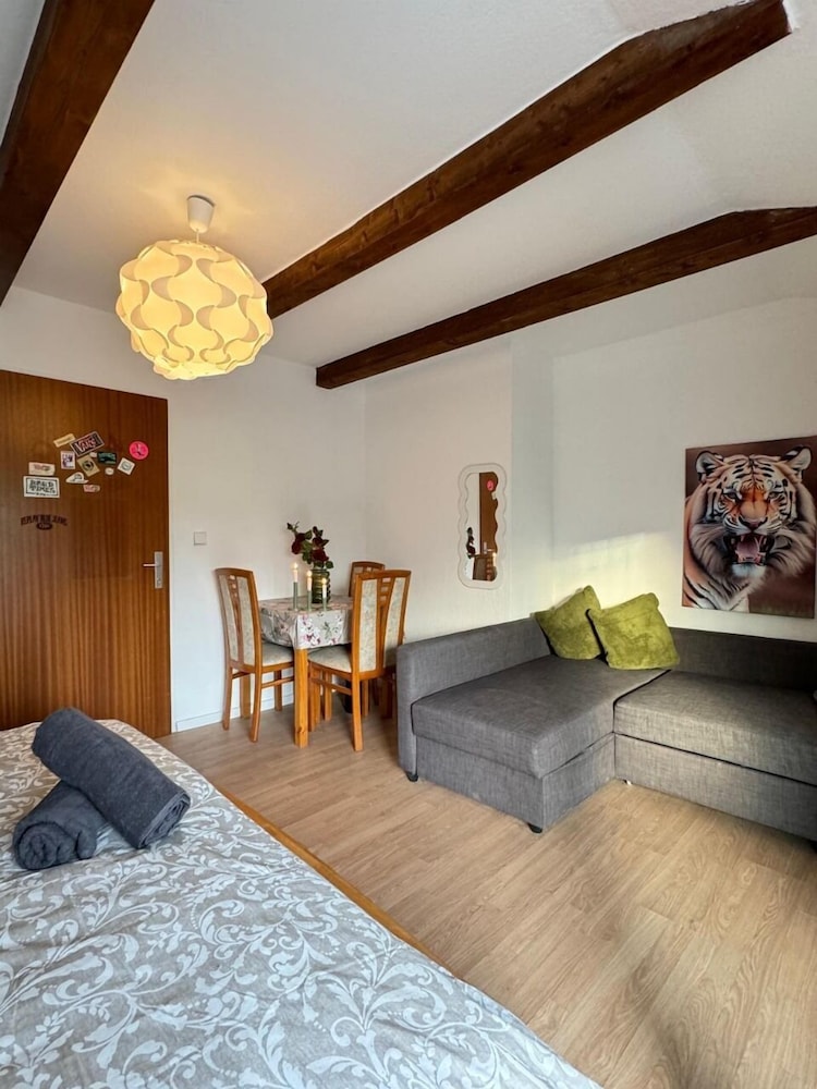 Cozy 7BR Villa Near Blumengarten