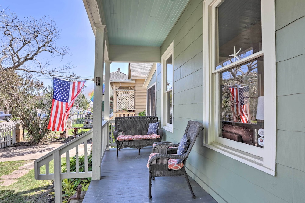 Historic Galveston Hideaway, Walk to the Beach!