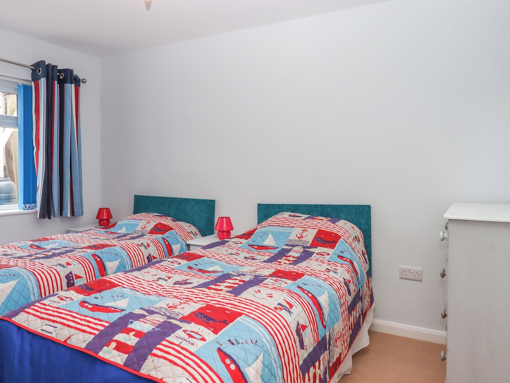 Brixham Breeze Cabin