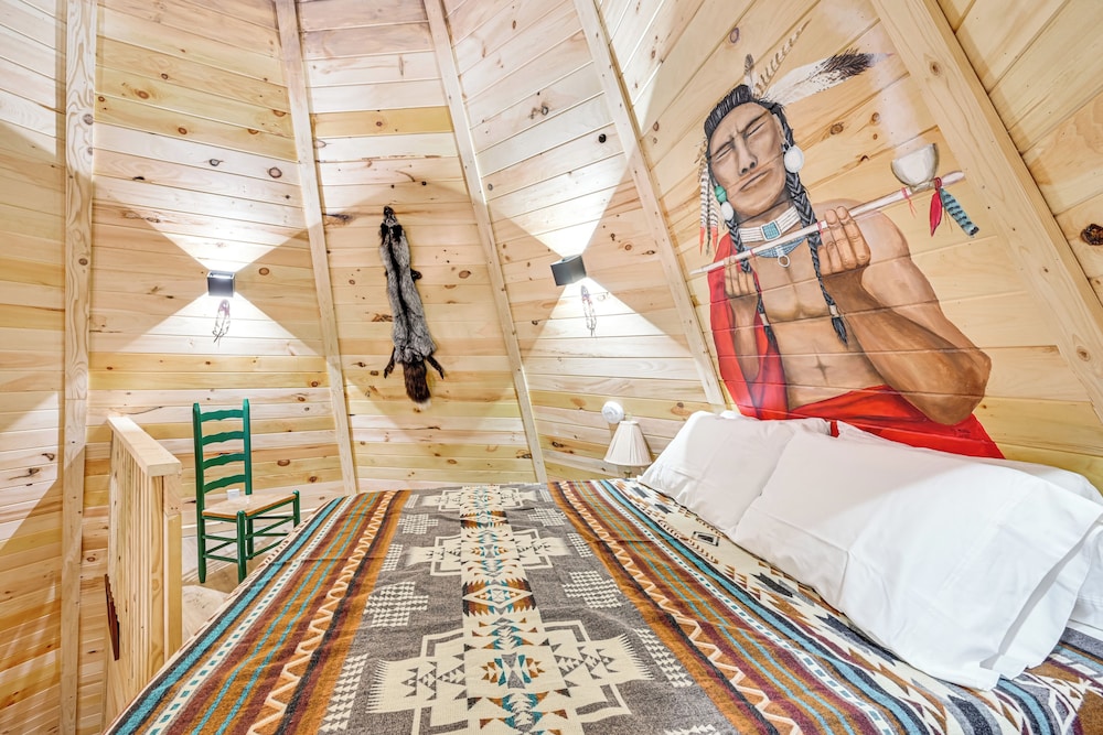 5 Mi to Mammoth Cave NP: Teepee Studio Escape
