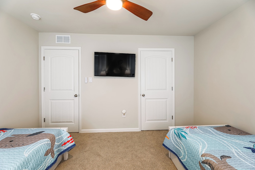 5 Mi to Bethany Beach: Townhome w/ Pool!